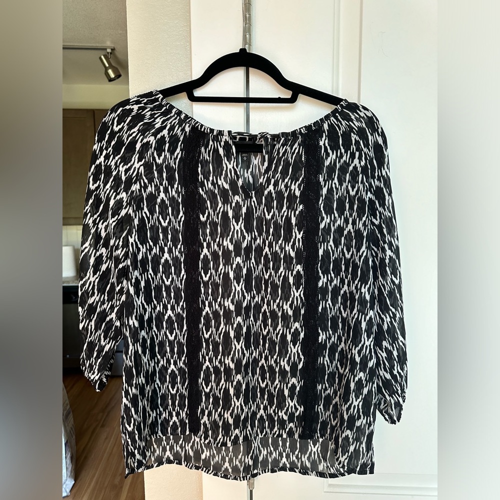 Women’s Blouse Medium